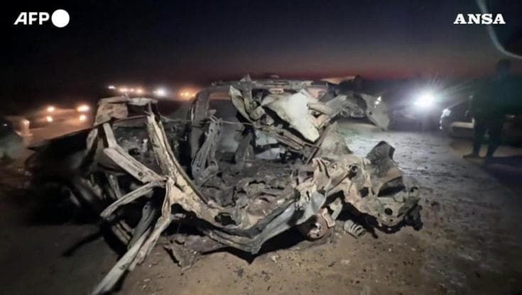 Gaza City, drone israeliano uccide il reporter di Al Jazeera Mohammed Wishah: l'auto accartocciata