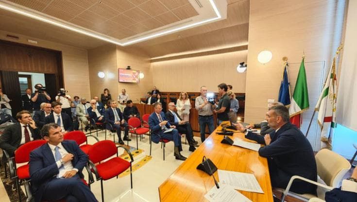 Decaro, un piano da 360 milioni per rilanciare pmi e microimprese: “Investiamo più della Lombardia”