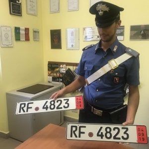 Susa, metteva targhe false su fuoristrada importati  dagli Stati Uniti: denunciato