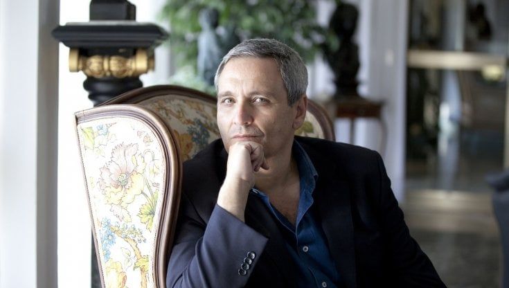 La paura per Maurizio de Giovanni, colpito da infarto, e l'affetto dei lettori
