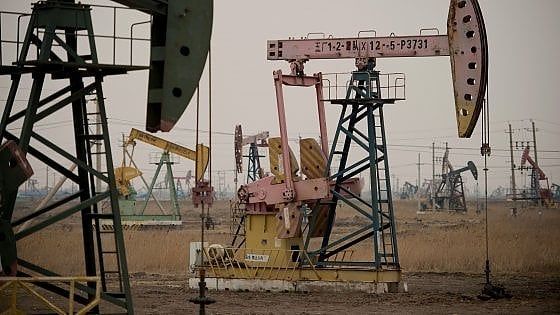 Il petrolio rivede quota 50 dollari, i mercati chiudono poco mossi