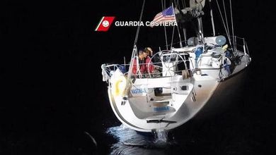 Migranti, Calabria: salvataggio 45 persone a bordo di una barca a vela