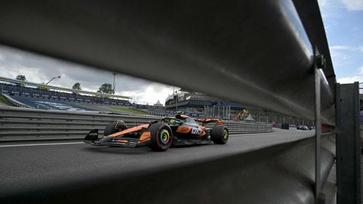 Norris si prende la pole in Brasile, anche Antonelli in prima fila. Leclerc 3°, male Verstappen