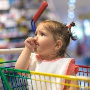 La rivincita del bebè, meno allergie per chi si ciuccia il dito