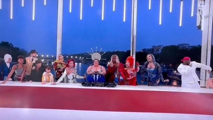 Olimpiadi, minacce di morte al direttore artistico della cerimonia inaugurale. Macron: “Fatto scandaloso”