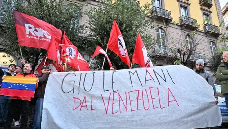 Napoli, manifestazione di protesta contro il raid Usa sul Venezuela