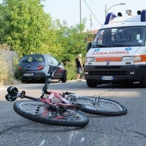 Busca, quattordicenne in bicicletta travolto e ucciso da un'auto a un incrocio