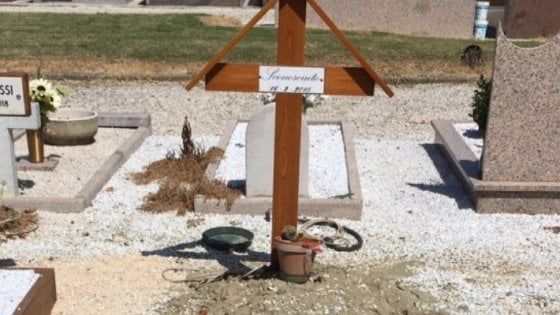 Boretto, dopo tre anni sepolto il corpo senza nome ripescato nel Po