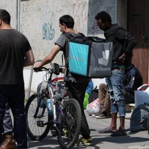 Deliveroo, prima apertura verso i rider: arriva l'assicurazione gratuita