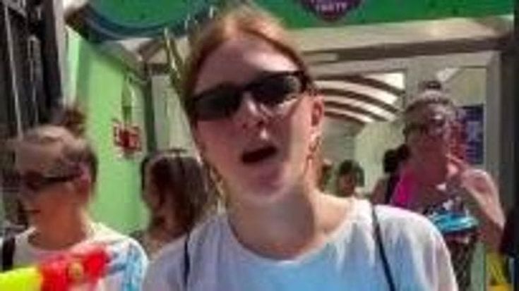 Blitz di Carabella alla piscina di Tor Tre Teste: le femministe gli regalano una piscinetta