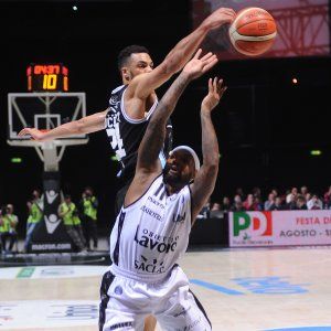 Virtus, sconfitta con Trento e baratro dietro l'angolo