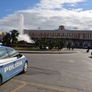 Bari, aggredisce una donna nel sottopasso per violentarla: bloccato dai passanti 