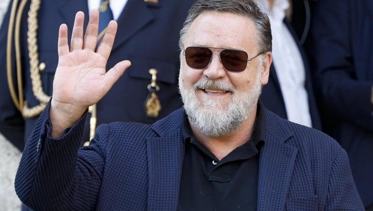 Russell Crowe sponsor di Roma, è polemica. "Il Gladiatore ormai è Bombolo: è solo sudditanza culturale"
