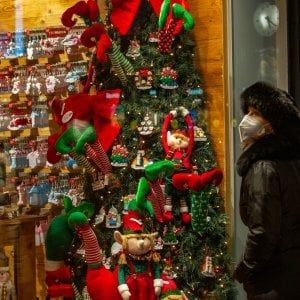 Natale e Covid: il 65% degli italiani spenderà meno per cenone e regali