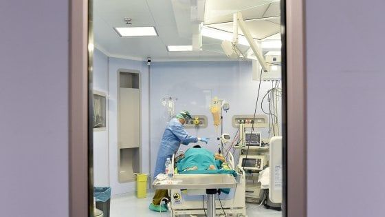 Coronavirus Catania, lunedì al San Marco le autopsie dei 15 anziani morti all'rsa di Caltagirone