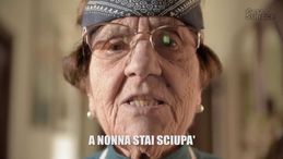 Da 'Soldi' a 'Rolls Royce': nonna Rosetta di Casa Surace ricanta le hit di Sanremo 