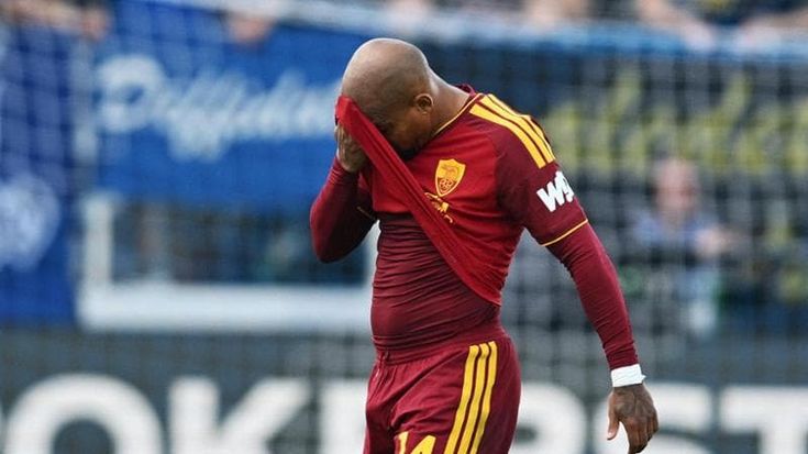 Malen espulso contro il Como: quante giornate rischia il giocatore della Roma