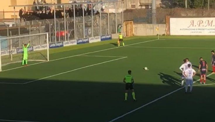Serie D, follia in Angri-Portici: tifosi aggrediscono un calciatore negli spogliatoi, partita sospesa