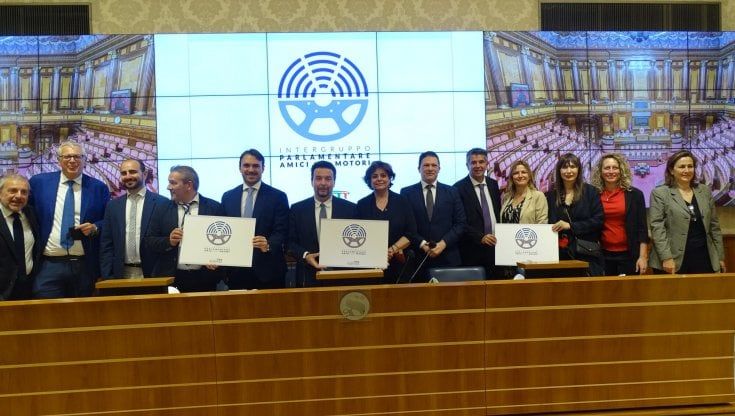 Nasce una squadra nuova di zecca, gli "Amici dei motori"