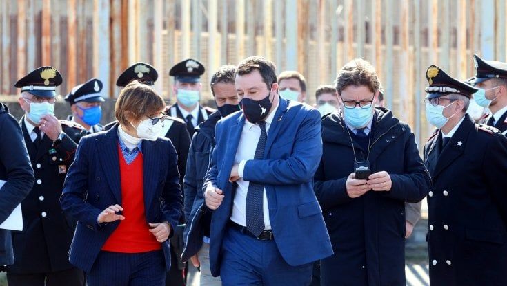 Processo Gregoretti, i ministri depongono in aula su Salvini. Lamorgese: con me svolta sugli sbarchi