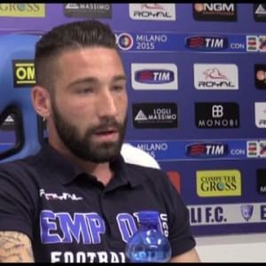 Auto ignora l'alt e si schianta, tra i passeggeri un calciatore dell'Empoli