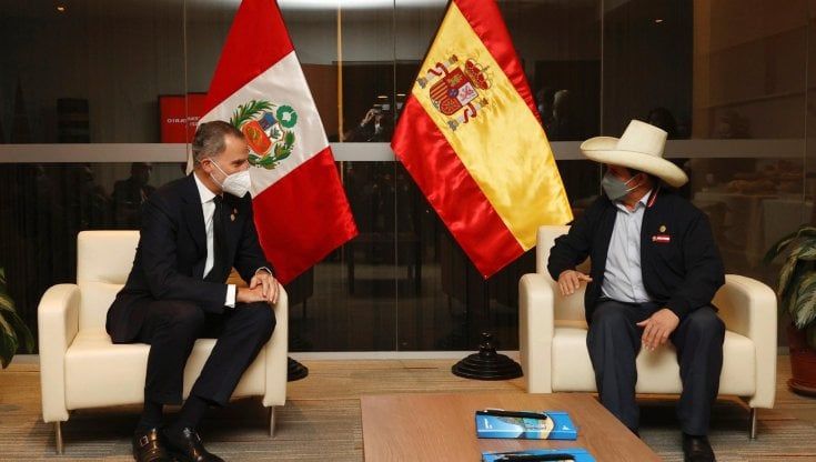 Castillo giura da presidente. Il Perù alla resa dei conti con la sinistra al potere