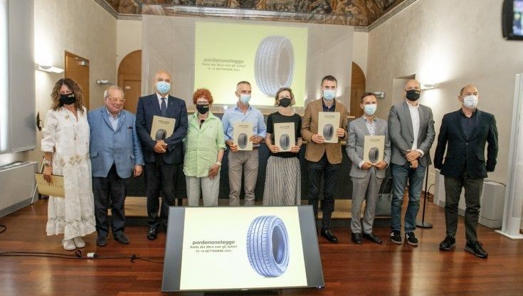 Pordenonelegge, cinque giorni (con green pass) per la festa del libro. Con un occhio alla poesia
