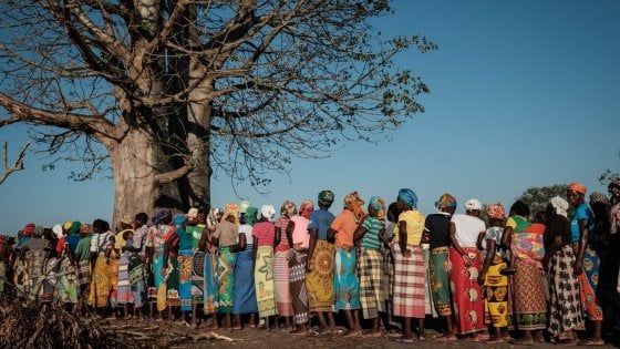 Mozambico: "Non sento la mia famiglia dal giorno del ciclone". Le testimonianze raccolte dall'onlus Helpcode