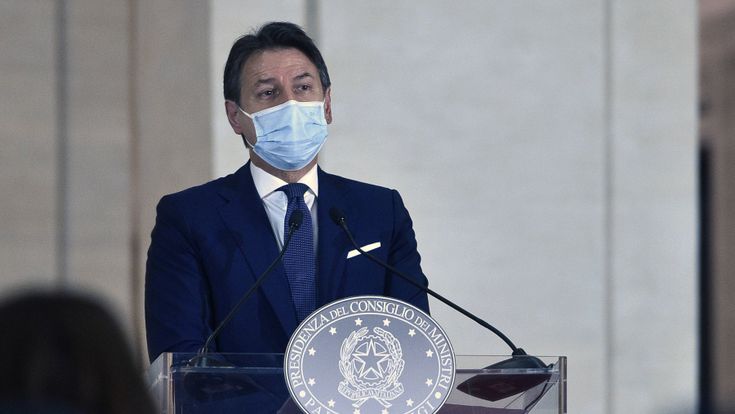 Covid, battaglia nel governo sulle misure morbide. L’ira dei sindaci: scaricabarile
