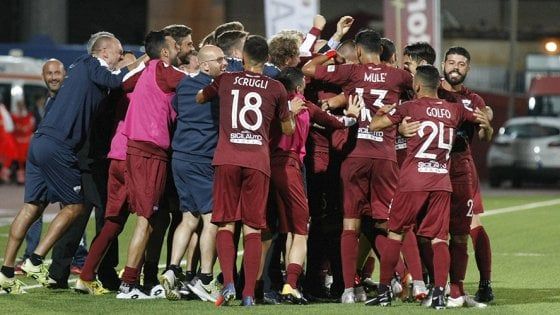 Trapani, via libera all'iscrizione: festa per il ritorno in serie B