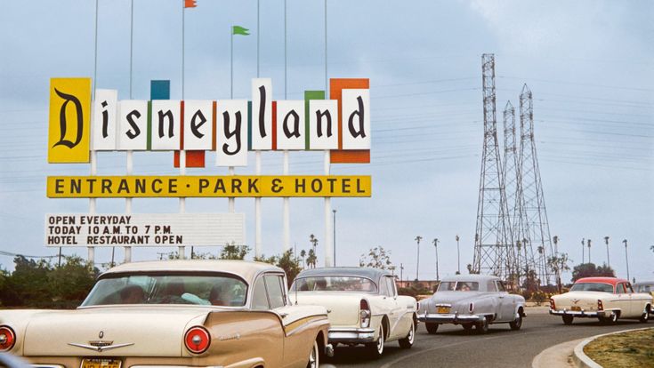 Disneyland. Mettetevi in fila per  la felicità