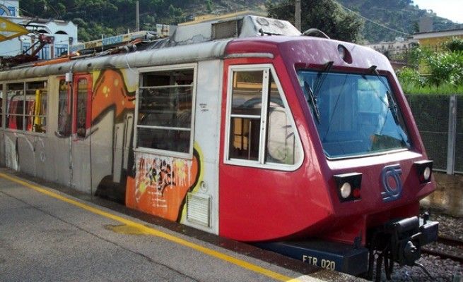 Vesuviana, fiamme su treno<br />nessun danno solo paura