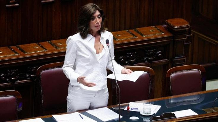 Il Pd contro il manuale Gazzoni di Diritto privato, interpellanza a Bernini: “Testo sessista, via dalle università”