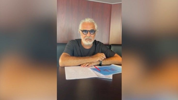 "Briatore e Santanché? Preferirei non venissero", il botta e risposta con l'assessore infiamma Forte dei Marmi
