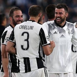 Juventus, Barzagli: ''E' l'anno della nostra consacrazione''. Emergenza a centrocampo, out anche Marchisio
