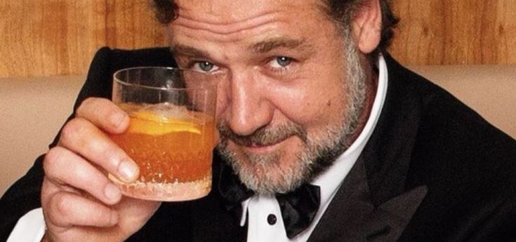 Russell Crowe mette all'asta l'armatura de "Il Gladiatore" per pagare le spese del divorzio