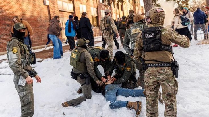 Tra Maga e pragmatici esplode la lotta interna alla polizia anti migranti