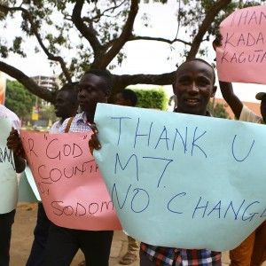 Uganda, giornale pubblica in copertina nomi di 200 omosessuali