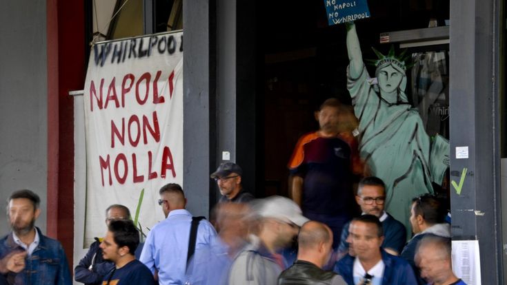 La Whirlpool in mano agli operai. La mossa allo studio del governo