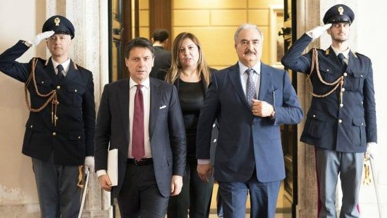Libia, Conte vede Haftar a Palazzo Chigi: "Rinunciare a opzione militare". Salta l'incontro con Serraj