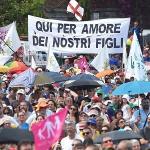 I dati confermano: più di un italiano su due dice sì alle nozze gay