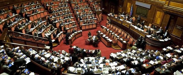 Trasformismo in parlamento, 235 cambi di casacca in meno di due anni
