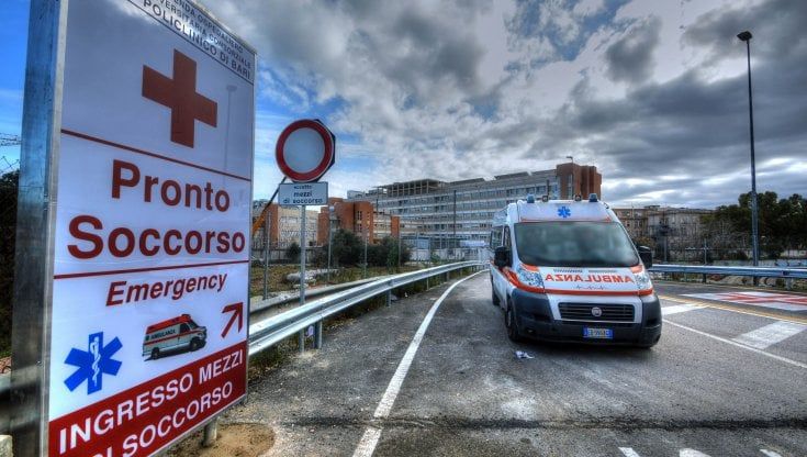 Bari, pugni e spintoni a una guardia giurata del pronto soccorso: arrestato 24enne al Policlinico
