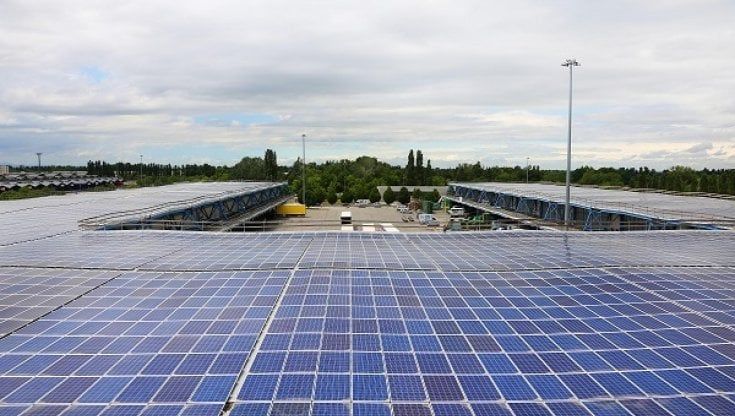 “Fotovoltaico sui tetti di tutte le scuole”, la proposta di Nardella