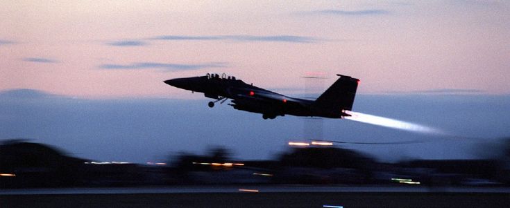 Allarme Nato: "26 caccia russi intercettati nei cieli Ue. Rischi per voli civili". Enav: "Non in Italia"
