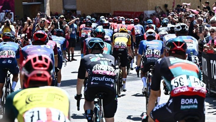Giro, la neve e l'azzardo di andare oltre i 2000 metri: a rischio anche la Cima Coppi