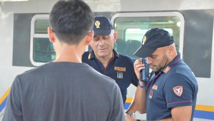 Aggredisce una ragazzina in gita con la classe, trentacinquenne arrestato in stazione a Bologna