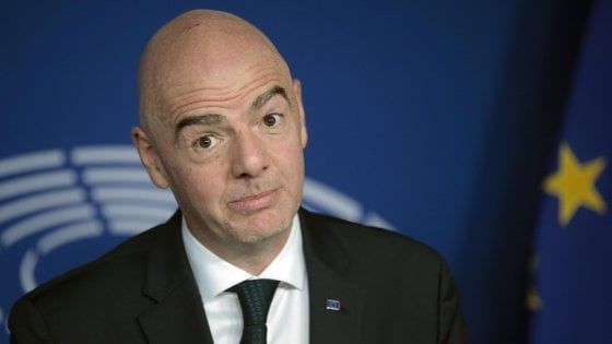 Fifa, Infantino: ''Al lavoro per aprire stadi ai tifosi''