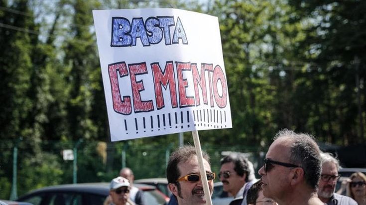 Ambientalisti contro lo stadio nuovo in Fiera: “Ancora cemento sulla città”