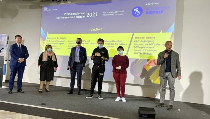 La mente oltre i limiti: il progetto inclusivo del liceo Bertolucci vince il Premio nazionale per l’innovazione digitale